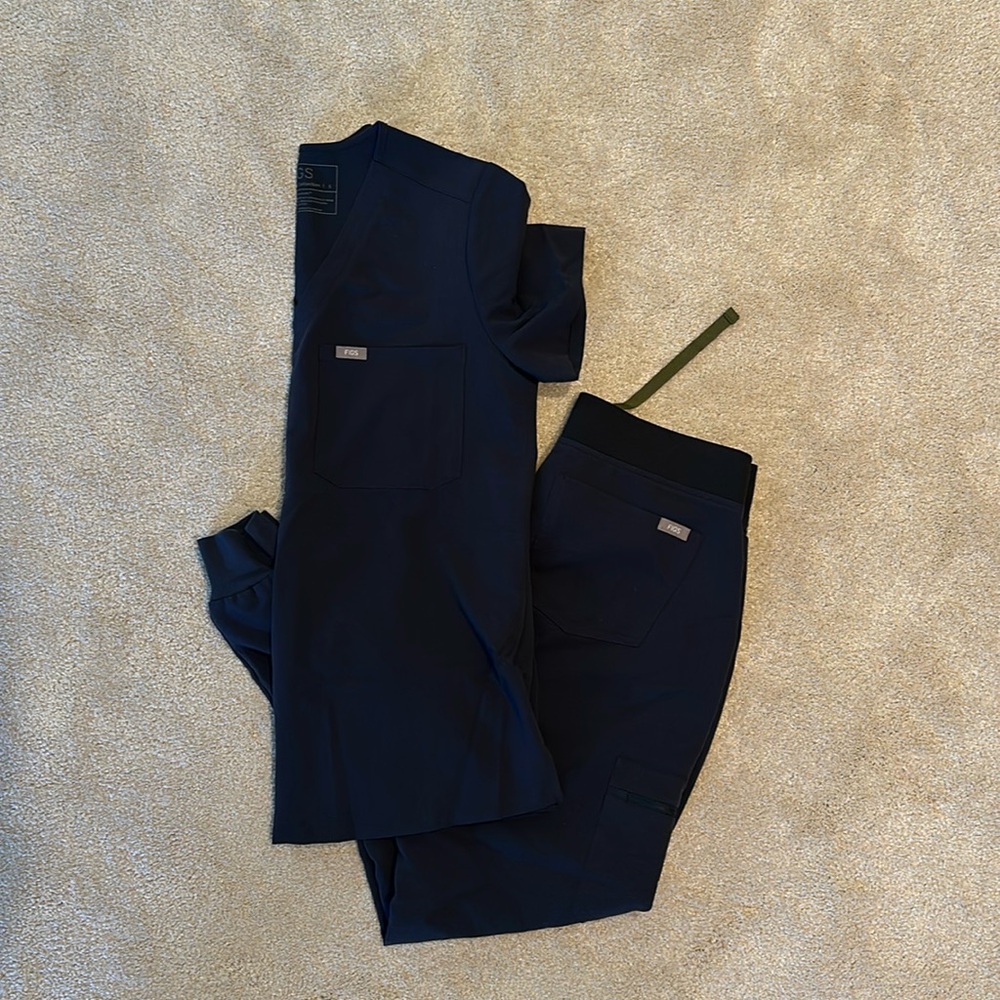 Figs Scrub Set